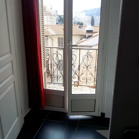 De Belgique à Hotel Mentone