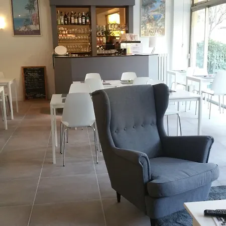 Hotel De Belgique A Menton Hotel 2*